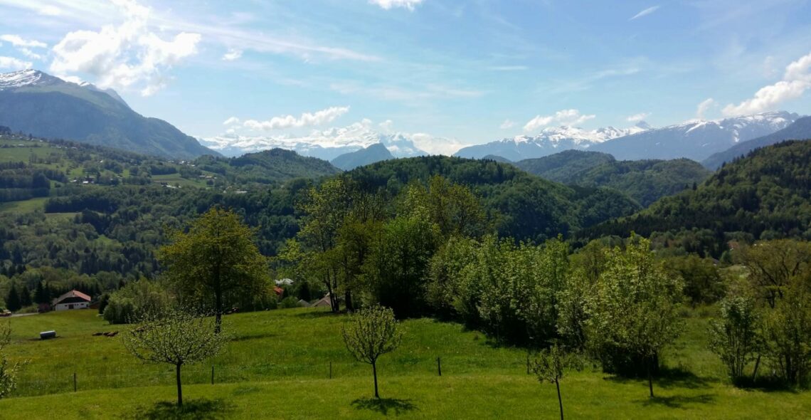 Vue du chalet au printemps