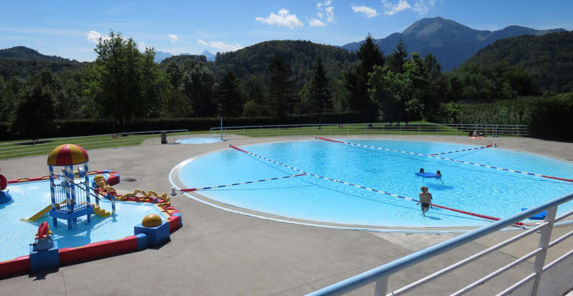 Piscine au village