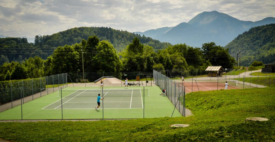 Tennis au village